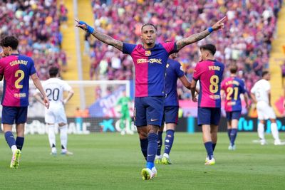 Barcelona tiến gần đến chức vô địch LaLiga sau chiến thắng 4-3 đầy phấn khích ở El Clasico trước Real Madrid