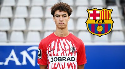 Barcelona chính thức ký hợp đồng với ngôi sao tuổi teen Noah Darvich với giá 3 triệu euro