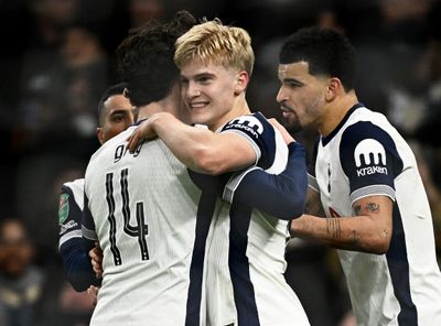 Bergvall ghi bàn muộn để đảm bảo chiến thắng lượt đi của Spurs trước Liverpool