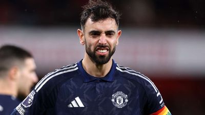 Bruno Fernandes 'sốc' khi Sir Jim Ratcliffe từ chối lời đề nghị của Man Utd