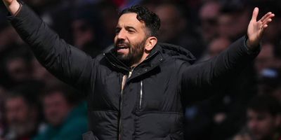 Bruno Guimaraes được cho là sẽ thay thế Bruno Fernandes trong cuộc cải tổ hàng tiền vệ của Manchester United