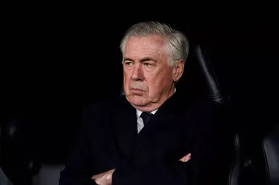 Carlo Ancelotti được hai gã khổng lồ châu Âu tiếp cận trong bối cảnh Real Madrid có khả năng rời đi