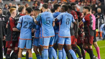 Cuộc ẩu đả hỗn loạn nổ ra, các cáo buộc nổi lên sau chiến thắng 3-2 của NYCFC trước Toronto FC