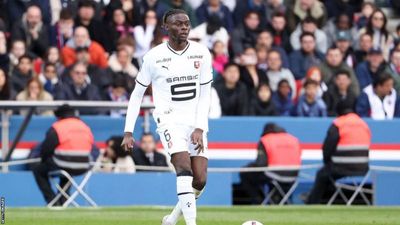 Chelsea ký hợp đồng 7 năm với tiền vệ Lesley Ugochukwu từ Rennes