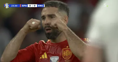 Cử chỉ 'Ngưng khóc' của Dani Carvajal chế nhạo ngôi sao nước Anh sau cuộc đụng độ