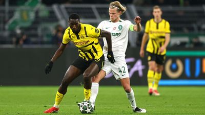 Dortmund tiến vào vòng 16 đội sau khi hòa với Sporting