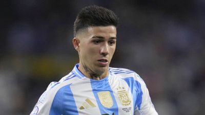 Enzo Fernandez nhận được sự ủng hộ từ Tổng thống Argentina trong bối cảnh lời xin lỗi của Lionel Messi