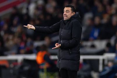 Huấn luyện viên Xavi của FC Barcelona thừa nhận có thể bị sa thải và làm rõ những bình luận 'Đang xây dựng'