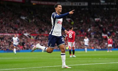 Fernandes bị đuổi khỏi sân khi Tottenham đánh bại Man Utd yếu kém
