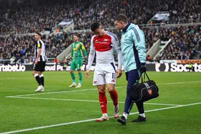 Gabriel Martinelli bị thương khi Arsenal gặp thêm một thất bại nữa ở hàng tiền đạo