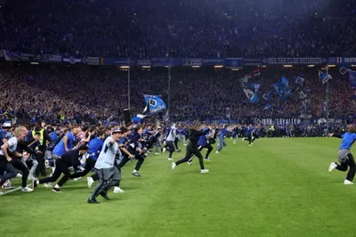 Khuyến mãi Bundesliga của Hamburg: Cuộc xâm lược sân cỏ vui vẻ gây ra mối lo ngại về an toàn