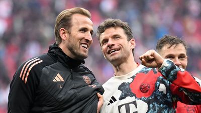 Harry Kane Cuối Cùng Nâng Cúp Khi Bayern Munich Vô Địch Bundesliga