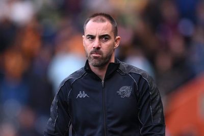 Hull City sa thải Ruben Selles: Bên trong cuộc cải tổ quản lý sau nỗi lo xuống hạng