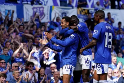 Iliman Ndiaye tỏa sáng khi Everton chia tay Goodison Park đầy cảm xúc