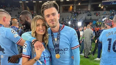 Jack Grealish và bạn gái Sasha Attwood thông báo có thai