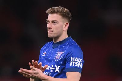 Liam Delap chuyển nhượng: Manchester United và Chelsea tranh giành tiền đạo đang lên