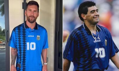 Lionel Messi bày tỏ lòng kính trọng đối với Diego Maradona trong bộ áo đấu Argentina cổ điển từ World Cup 1994