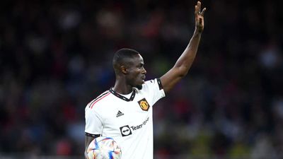 Man Utd đối mặt với khoản lỗ 30 triệu bảng khi Eric Bailly chuẩn bị ra đi miễn phí, với Fulham và Ả Rập Saudi là những điểm đến tiềm năng