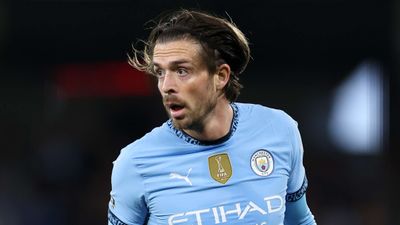 Người hâm mộ Man Utd bị cấm đến Old Trafford sau vụ bắt giữ Grealish bị cáo buộc tát