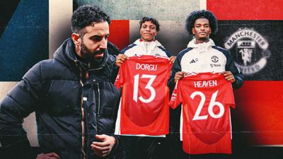 Mùa giải của Man Utd có vẻ như đã kết thúc sau một kỳ chuyển nhượng khó hiểu