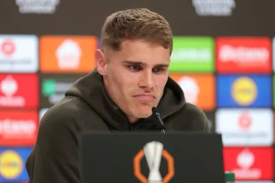 Micky van de Ven: Từ nghi ngờ đến phá kỷ lục Premier League và hy vọng Europa League