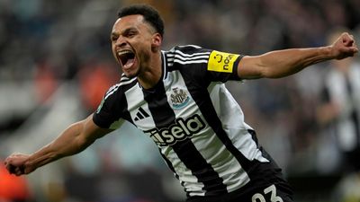 Newcastle đánh bại Arsenal để giành suất vào chung kết EFL Cup