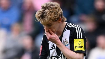 Newcastle sẽ xem xét kháng cáo thẻ đỏ của Gordon