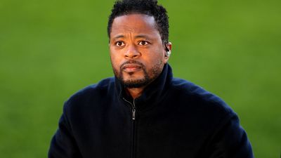 Patrice Evra cho rằng chính mình và Sir Alex Ferguson phải chịu trách nhiệm cho sự sụp đổ của Manchester United