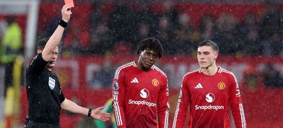 Patrick Dorgu bị đuổi khỏi sân vì pha vào bóng kinh hoàng khi Premier League đưa ra phán quyết về Man Utd