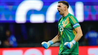 Ngôi sao Premier League bị Man Utd hắt hủi trong vụ chuyển nhượng được khuyến khích cạnh tranh với Diego Maradona