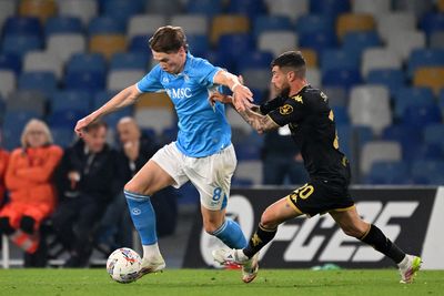 Scott McTominay kêu gọi Napoli giữ bình tĩnh khi cuộc đua giành chức vô địch Serie A trở nên nóng hơn