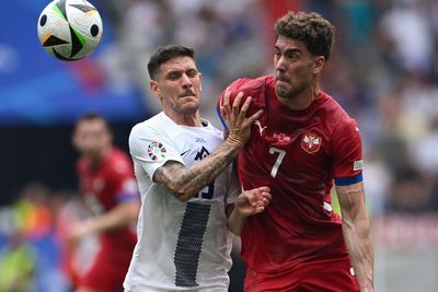 Serbia đánh bại Slovenia giành chiến thắng lịch sử ở Euro với bàn gỡ hòa ở phút 95