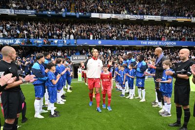 Arsenal có nên lập hàng rào danh dự cho Liverpool không? Giải thích về truyền thống và sự cạnh tranh