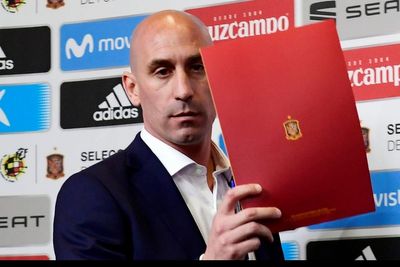 Công tố viên Tây Ban Nha đệ đơn kiện Luis Rubiales vì tội 'tấn công và ép buộc tình dục'