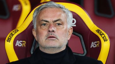 Quyết định bất ngờ: Jose Mourinho bị Roma sa thải dù yêu cầu gia hạn hợp đồng