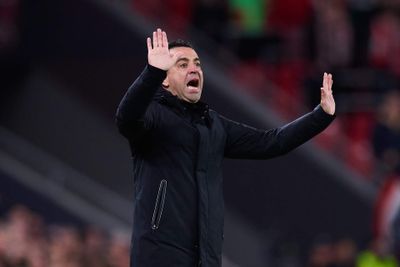 Xavi Hernández thực hiện cú lội ngược dòng ấn tượng, cam kết ở lại làm huấn luyện viên trưởng Barcelona
