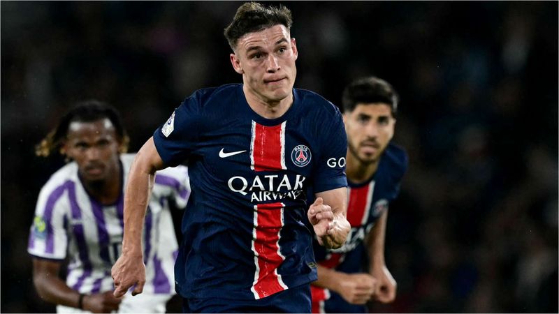 Manuel Ugarte 'Sẵn sàng bay tới Anh' khi Manchester United sắp có vụ chuyển nhượng lớn