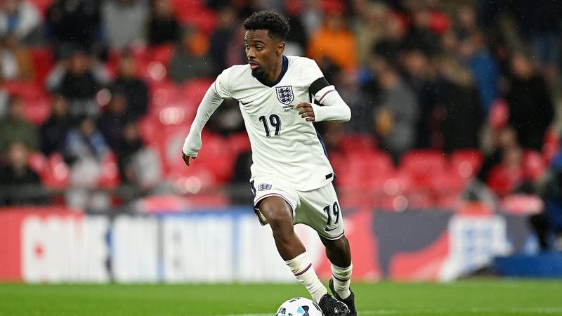 Angel Gomes được các câu lạc bộ hàng đầu của Premier League theo đuổi một lần nữa sau khi từ chối lời đề nghị chuyển nhượng