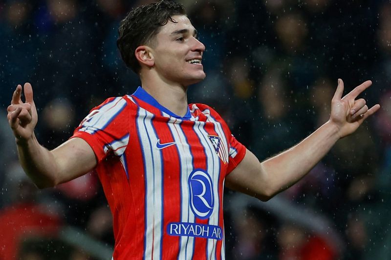 Atletico Madrid đưa ra phản hồi chính thức về tin đồn chuyển nhượng Julian Alvarez-Liverpool